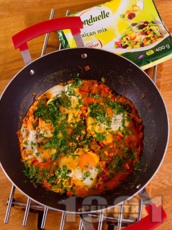 Пържени яйца по мексикански - снимка на рецептата